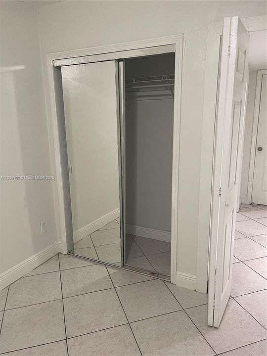 For Rent: $1,900 (1 beds, 1 baths, 671 Square Feet)