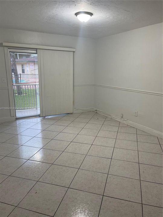 For Rent: $1,900 (1 beds, 1 baths, 671 Square Feet)