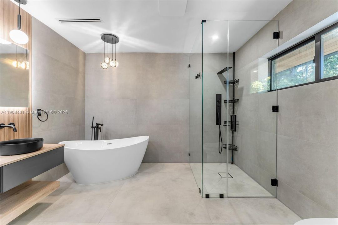 For Sale: $3,652,500 (4 beds, 3 baths, 4480 Square Feet)