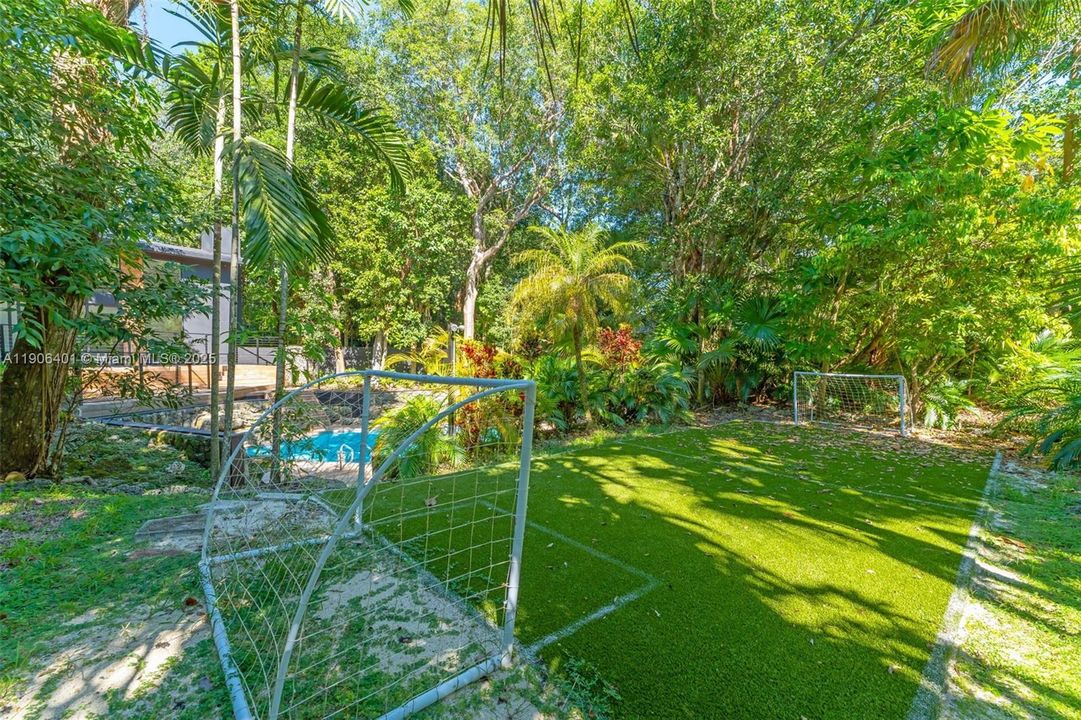 For Sale: $3,652,500 (4 beds, 3 baths, 4480 Square Feet)