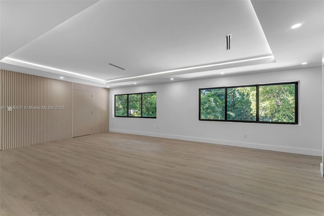 For Sale: $3,652,500 (4 beds, 3 baths, 4480 Square Feet)