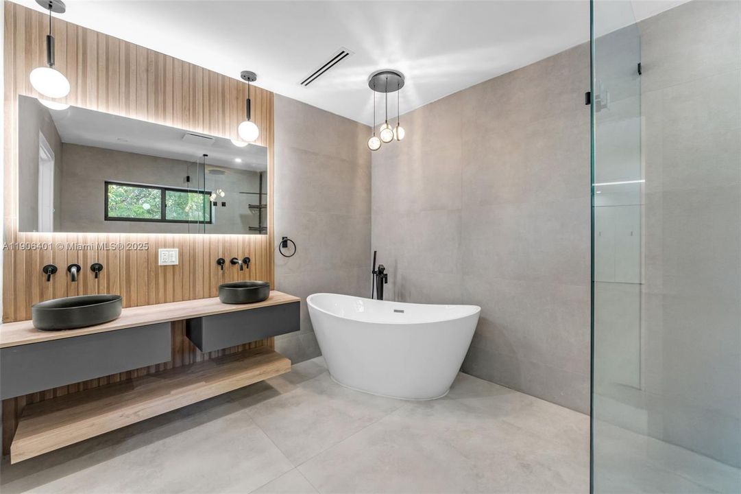 For Sale: $3,652,500 (4 beds, 3 baths, 4480 Square Feet)