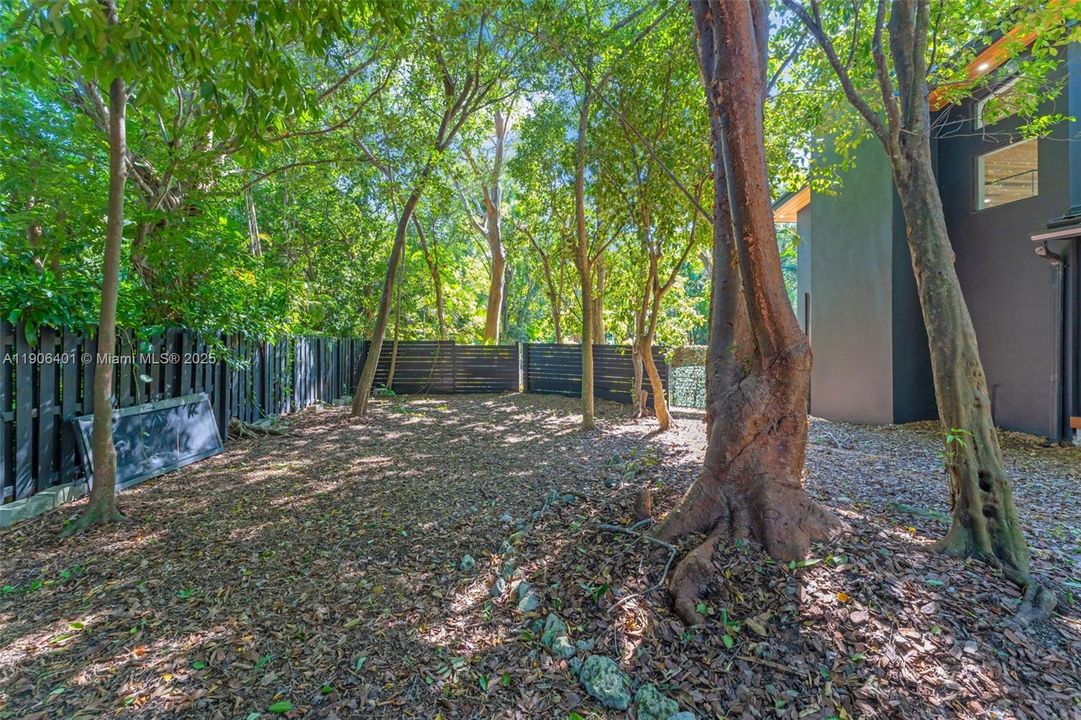 For Sale: $3,652,500 (4 beds, 3 baths, 4480 Square Feet)