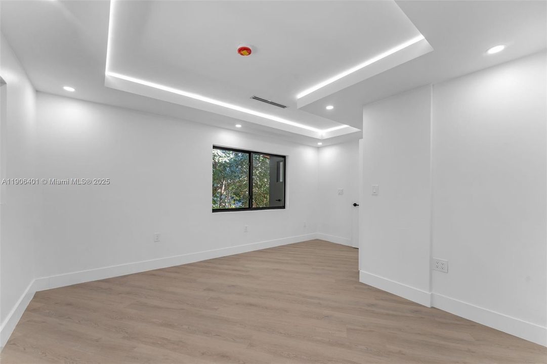 For Sale: $3,652,500 (4 beds, 3 baths, 4480 Square Feet)