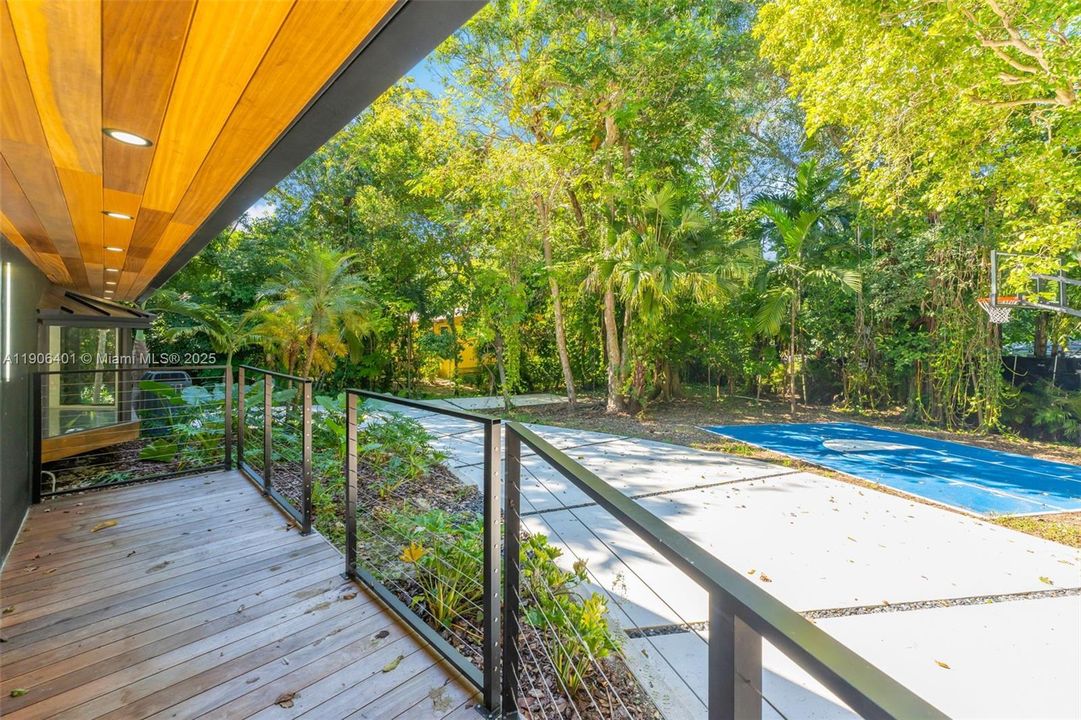 For Sale: $3,652,500 (4 beds, 3 baths, 4480 Square Feet)