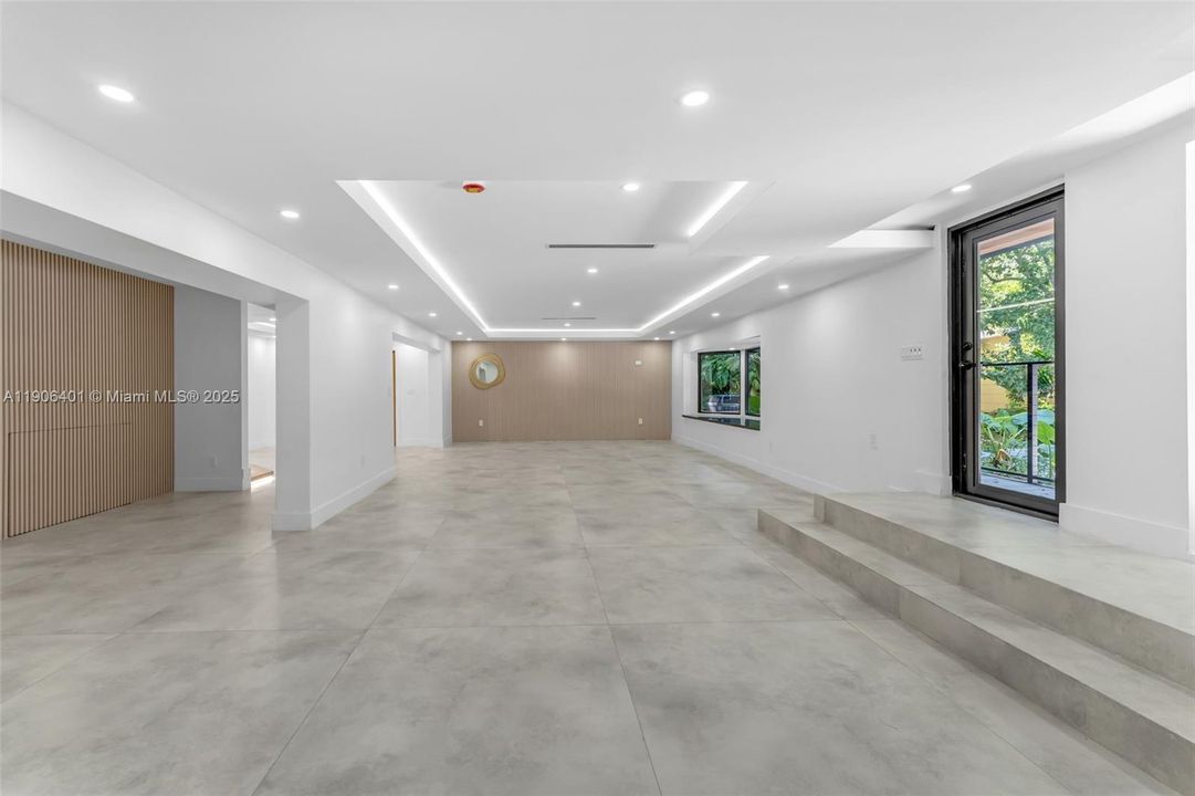 For Sale: $3,652,500 (4 beds, 3 baths, 4480 Square Feet)