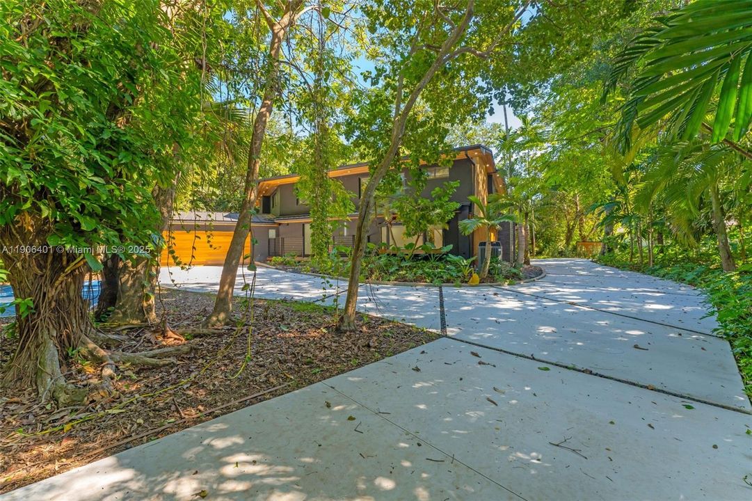 For Sale: $3,652,500 (4 beds, 3 baths, 4480 Square Feet)