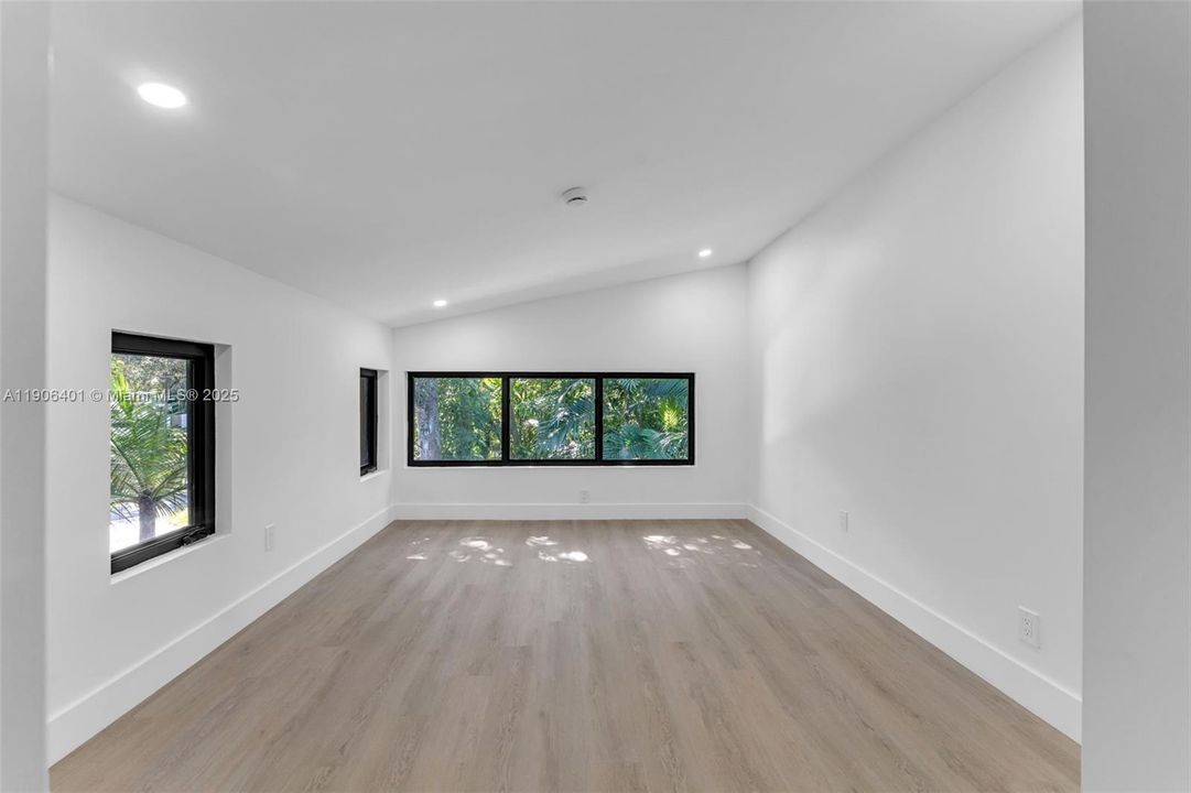 For Sale: $3,652,500 (4 beds, 3 baths, 4480 Square Feet)