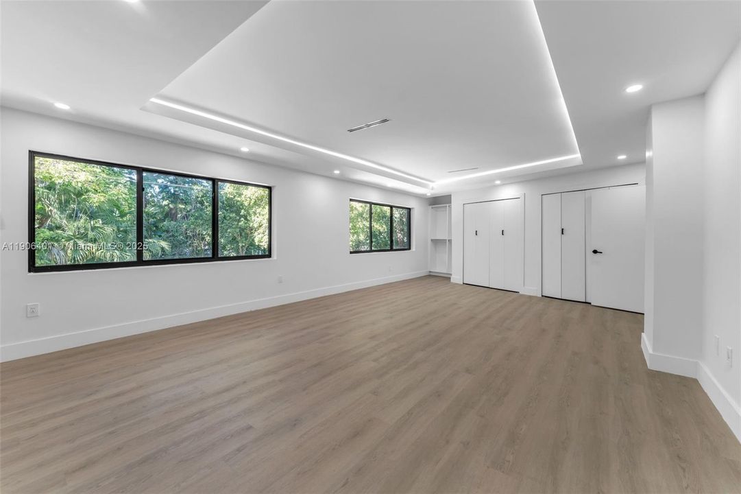 For Sale: $3,652,500 (4 beds, 3 baths, 4480 Square Feet)