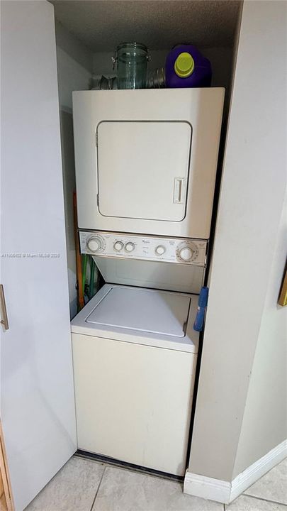 待售: $240,000 (2 贝兹, 2 浴室, 1207 平方英尺)