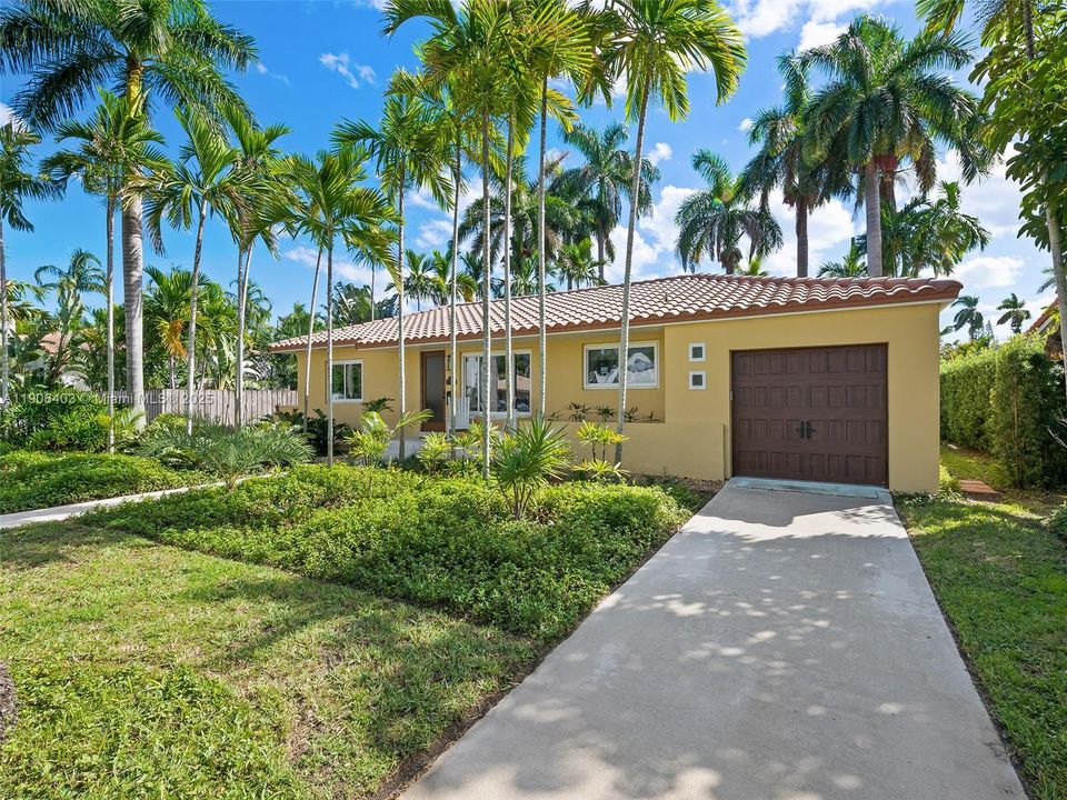 Activo con contrato: $874,900 (3 camas, 2 baños, 1755 Pies cuadrados)