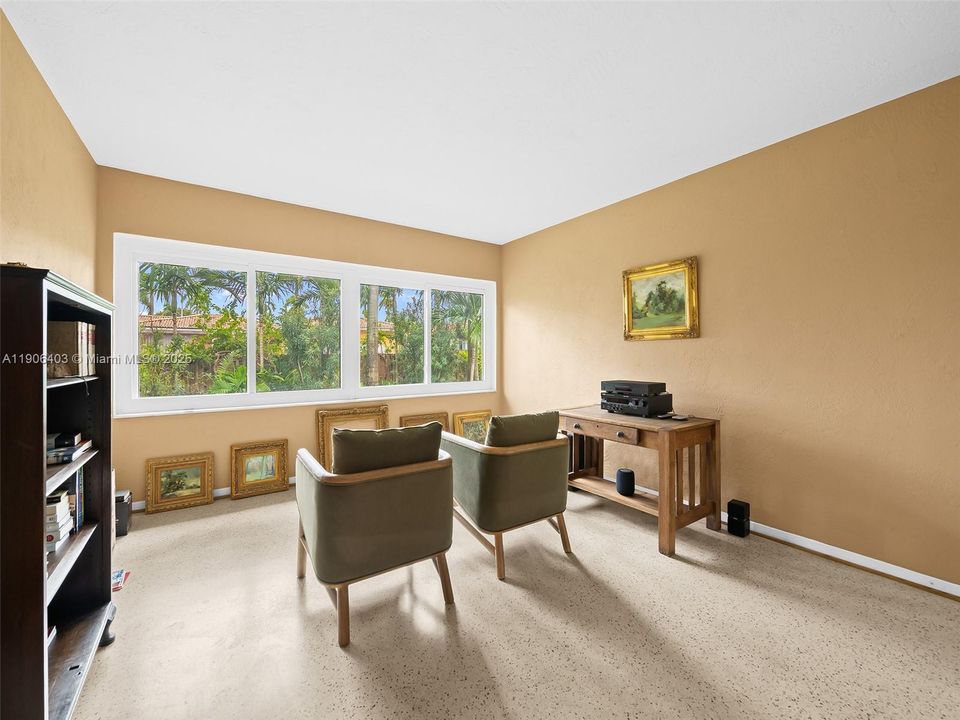 Activo con contrato: $874,900 (3 camas, 2 baños, 1755 Pies cuadrados)