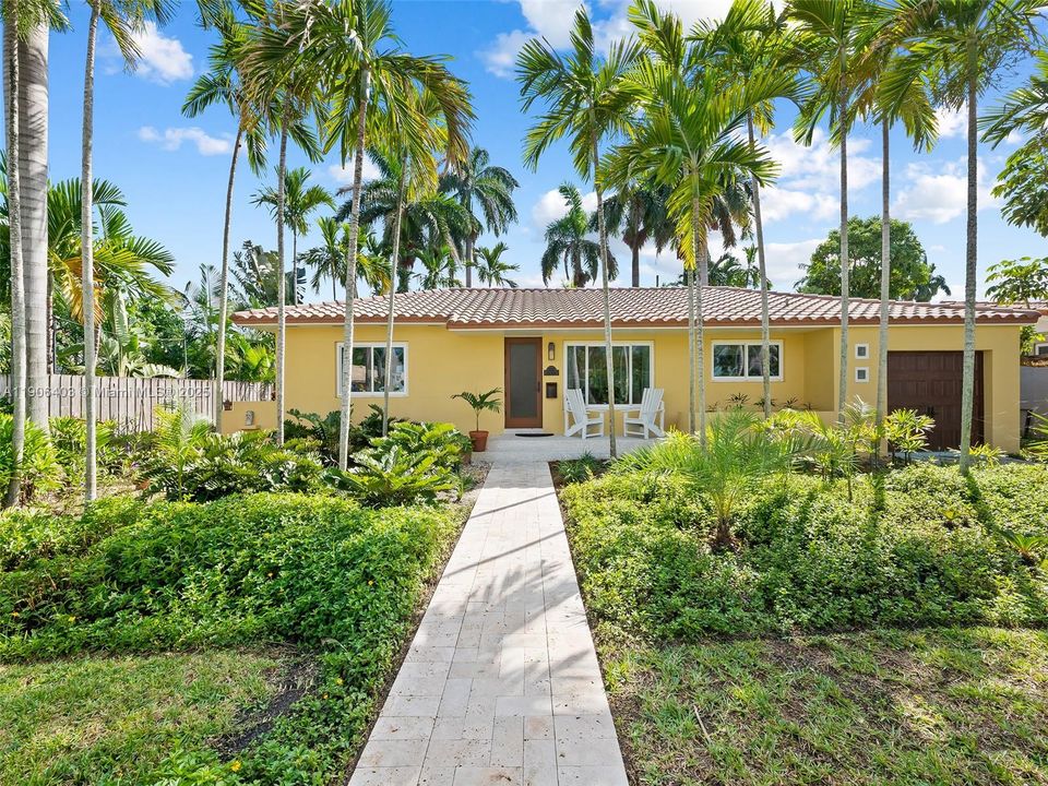 Activo con contrato: $874,900 (3 camas, 2 baños, 1755 Pies cuadrados)