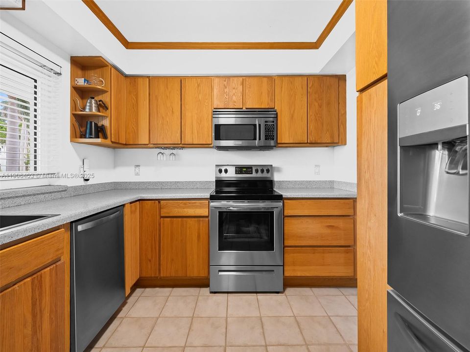 Activo con contrato: $874,900 (3 camas, 2 baños, 1755 Pies cuadrados)