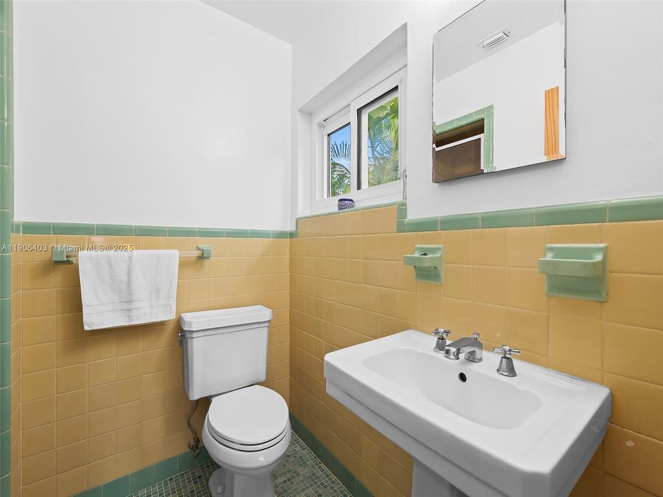 Activo con contrato: $874,900 (3 camas, 2 baños, 1755 Pies cuadrados)