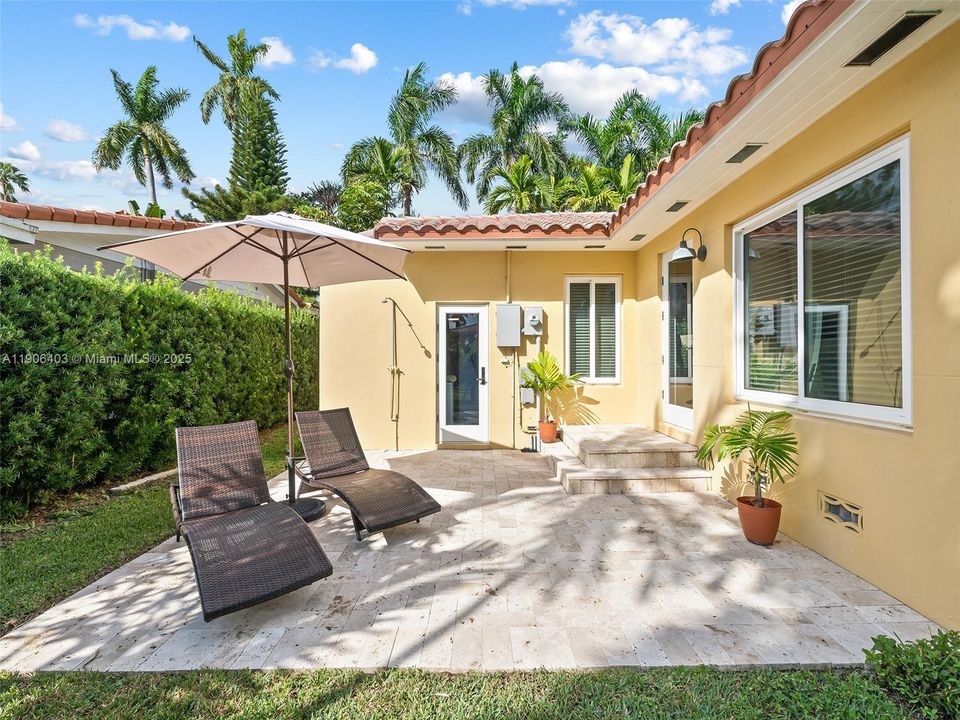 Activo con contrato: $874,900 (3 camas, 2 baños, 1755 Pies cuadrados)