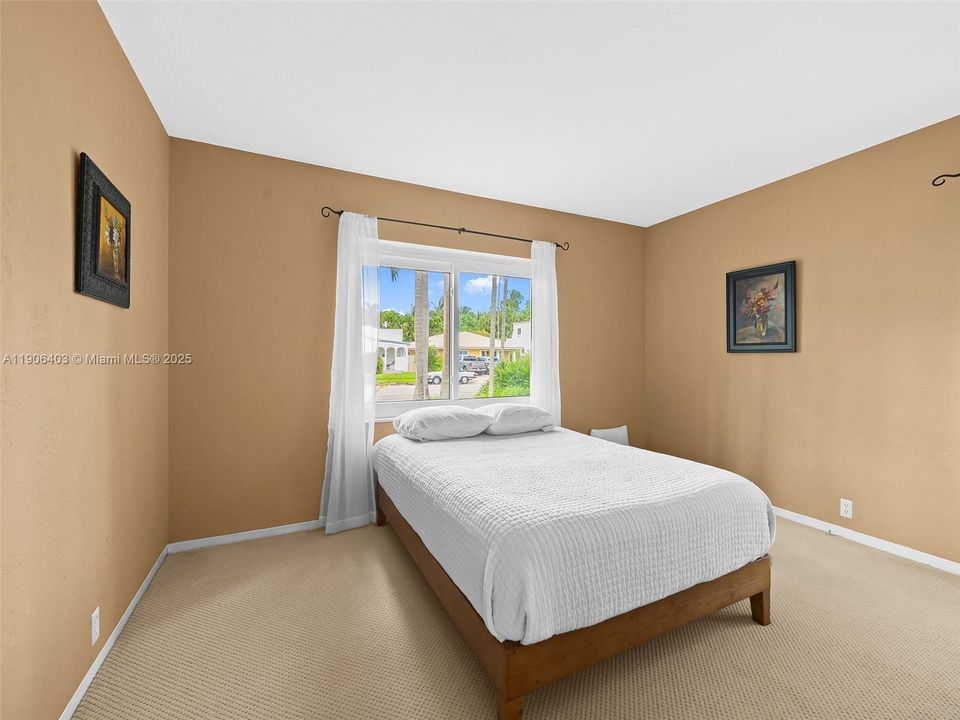 Activo con contrato: $874,900 (3 camas, 2 baños, 1755 Pies cuadrados)