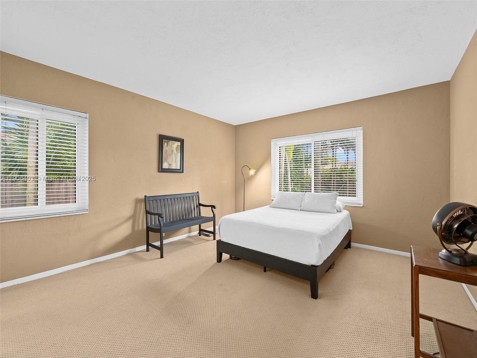 Activo con contrato: $874,900 (3 camas, 2 baños, 1755 Pies cuadrados)