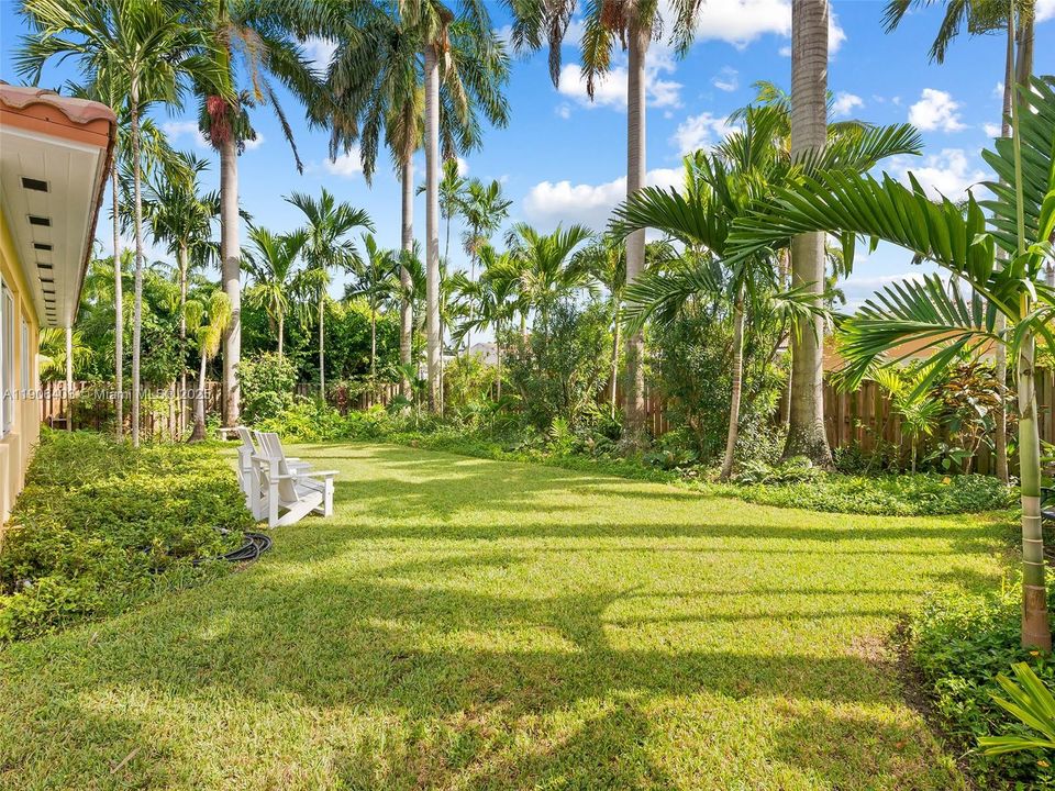 Activo con contrato: $874,900 (3 camas, 2 baños, 1755 Pies cuadrados)