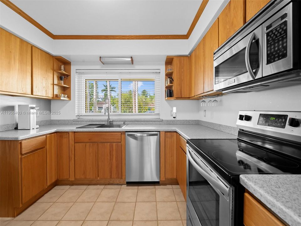 Activo con contrato: $874,900 (3 camas, 2 baños, 1755 Pies cuadrados)