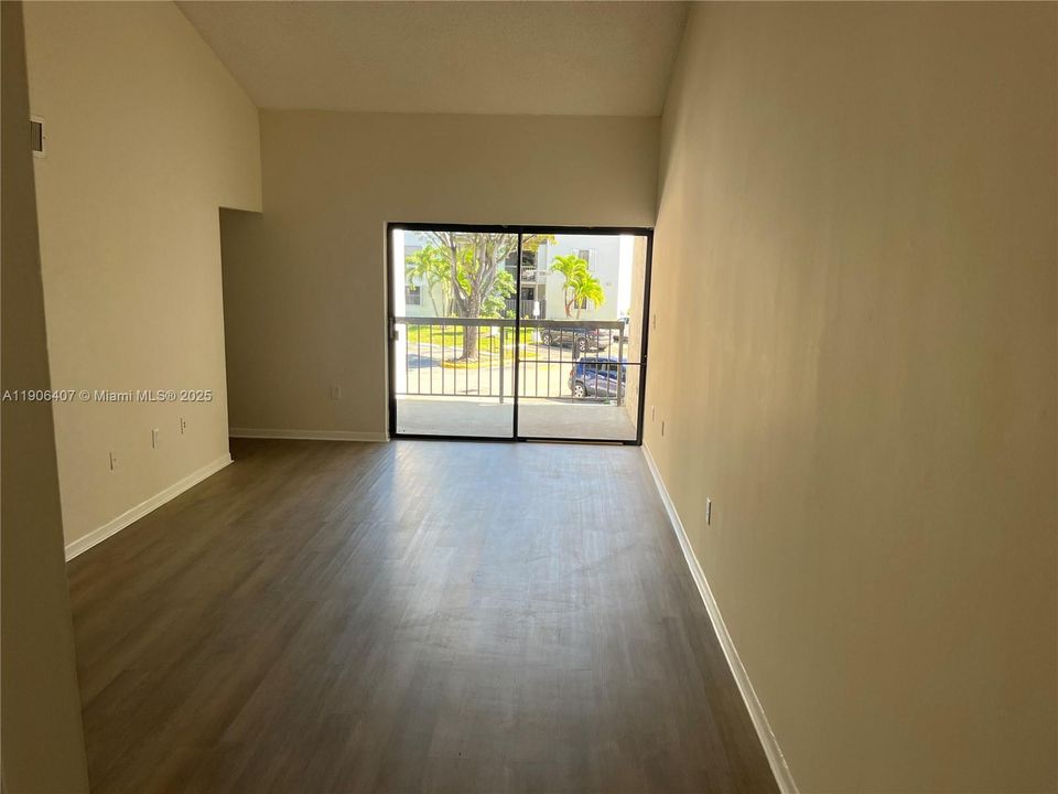 Recently Rented: $2,250 (2 beds, 2 baths, 1000 Square Feet)