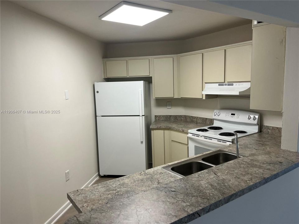 Recently Rented: $2,250 (2 beds, 2 baths, 1000 Square Feet)