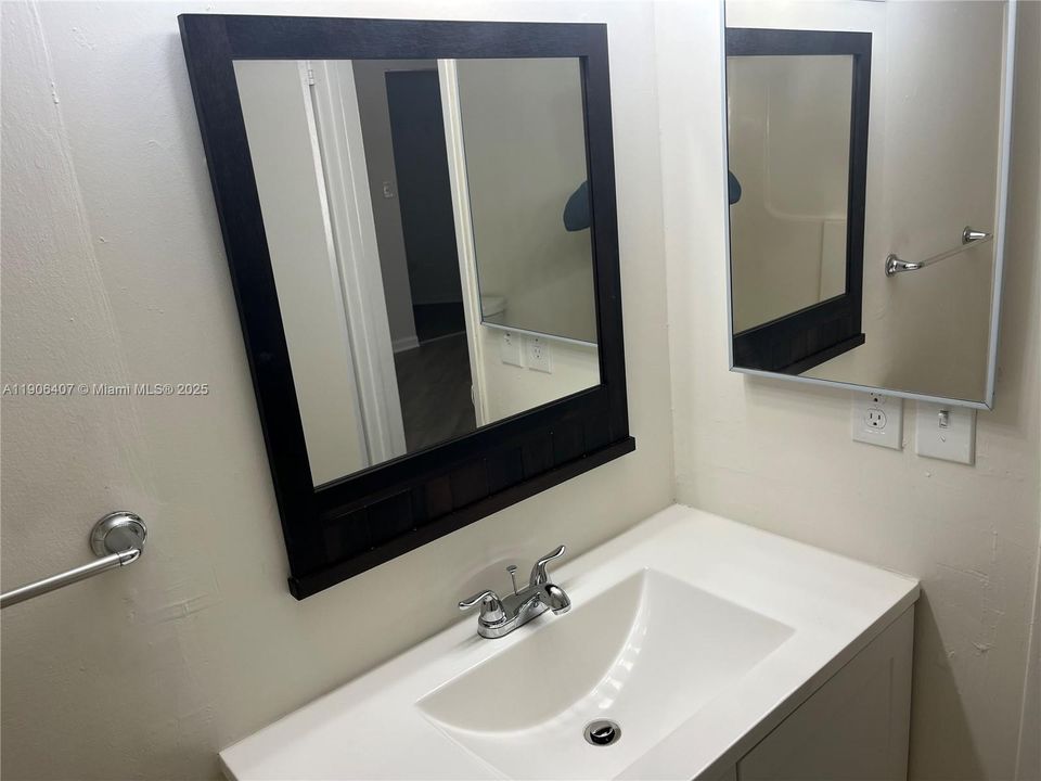 Recently Rented: $2,250 (2 beds, 2 baths, 1000 Square Feet)