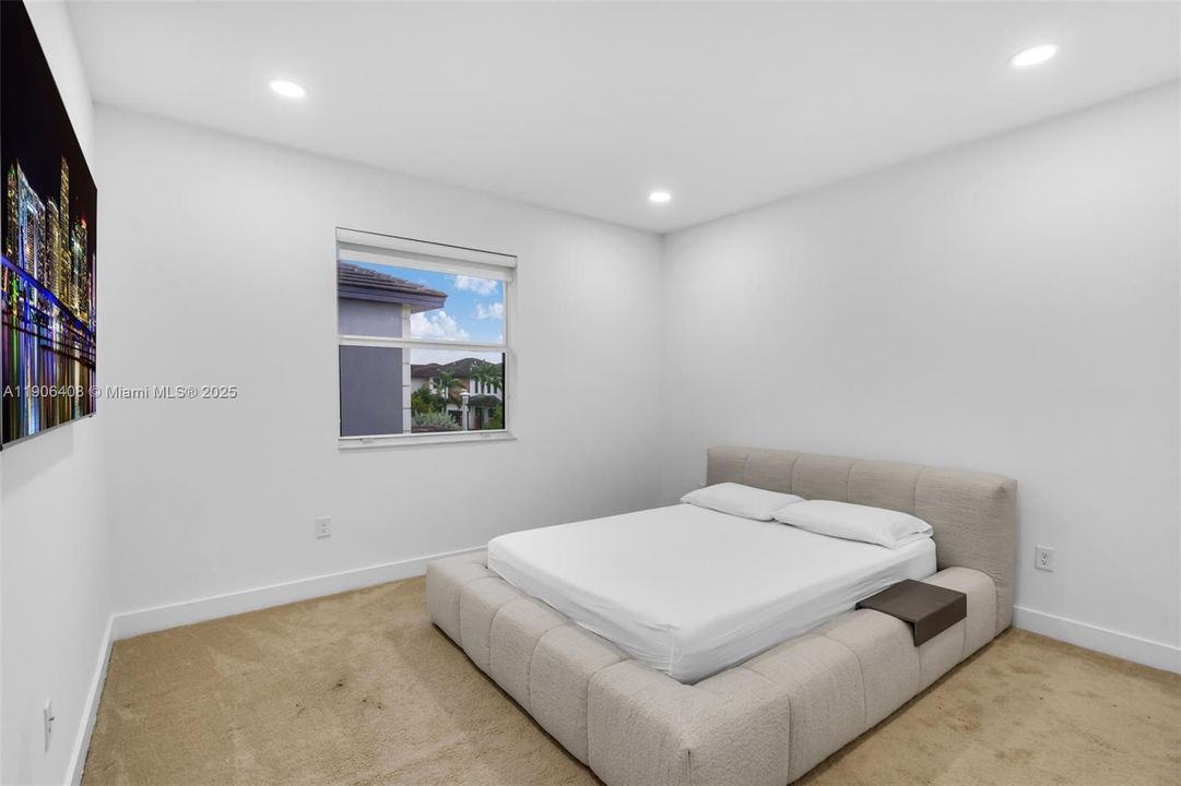 En Renta: $7,400 (4 camas, 3 baños, 2847 Pies cuadrados)