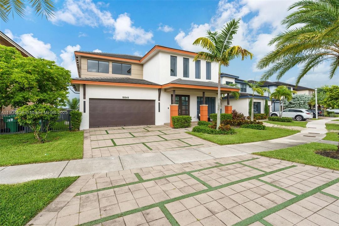 En Renta: $7,400 (4 camas, 3 baños, 2847 Pies cuadrados)