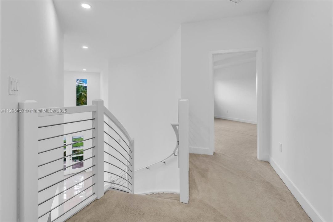 En Renta: $7,400 (4 camas, 3 baños, 2847 Pies cuadrados)