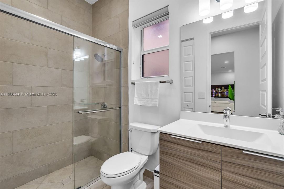 En Renta: $7,400 (4 camas, 3 baños, 2847 Pies cuadrados)