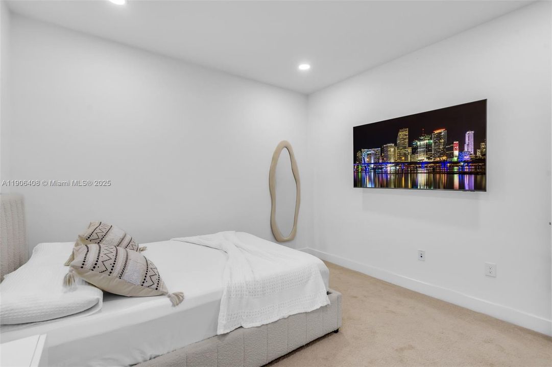 En Renta: $7,400 (4 camas, 3 baños, 2847 Pies cuadrados)