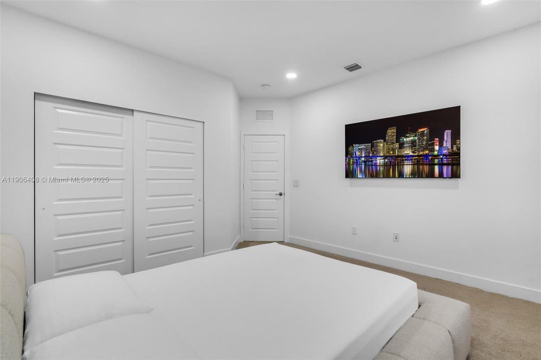 En Renta: $7,400 (4 camas, 3 baños, 2847 Pies cuadrados)