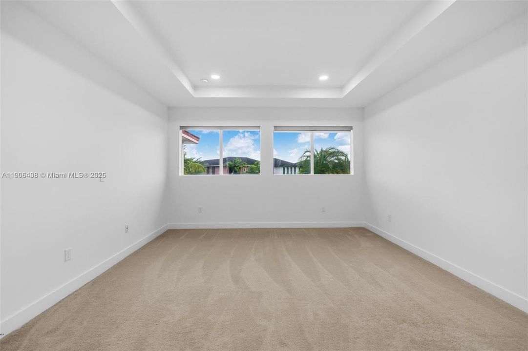 En Renta: $7,400 (4 camas, 3 baños, 2847 Pies cuadrados)