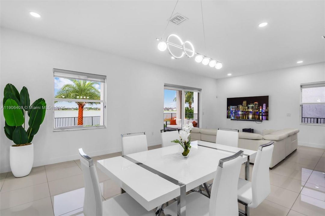 En Renta: $7,400 (4 camas, 3 baños, 2847 Pies cuadrados)