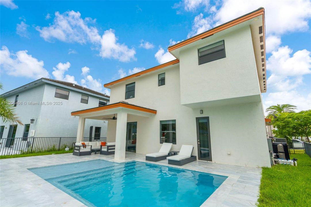 En Renta: $7,400 (4 camas, 3 baños, 2847 Pies cuadrados)