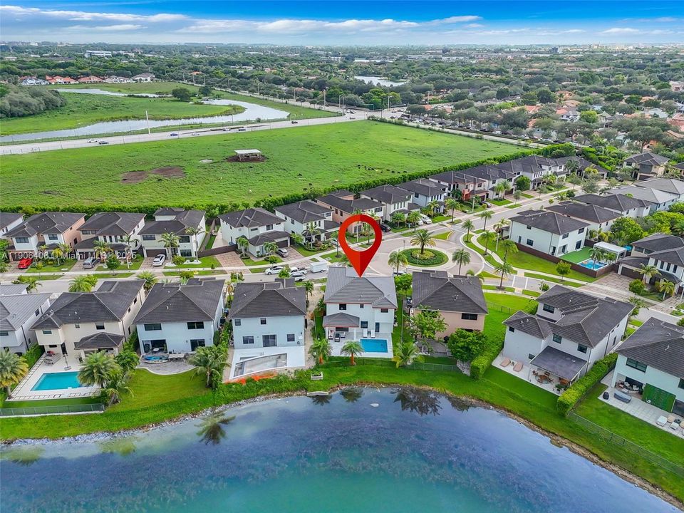 En Renta: $7,400 (4 camas, 3 baños, 2847 Pies cuadrados)