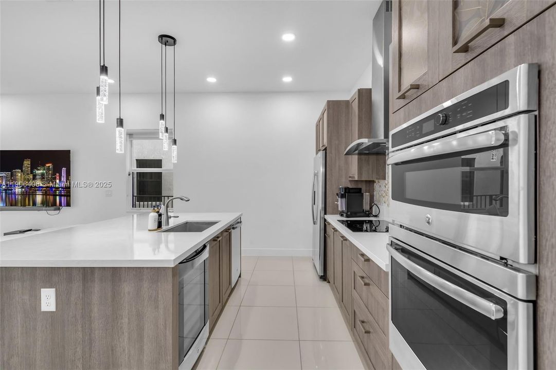 En Renta: $7,400 (4 camas, 3 baños, 2847 Pies cuadrados)