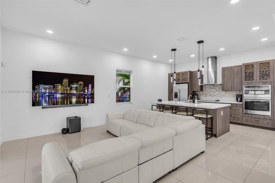 En Renta: $7,400 (4 camas, 3 baños, 2847 Pies cuadrados)