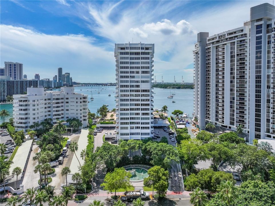 На продажу: $1,395,000 (2 спален, 2 ванн, 1733 Квадратных фут)