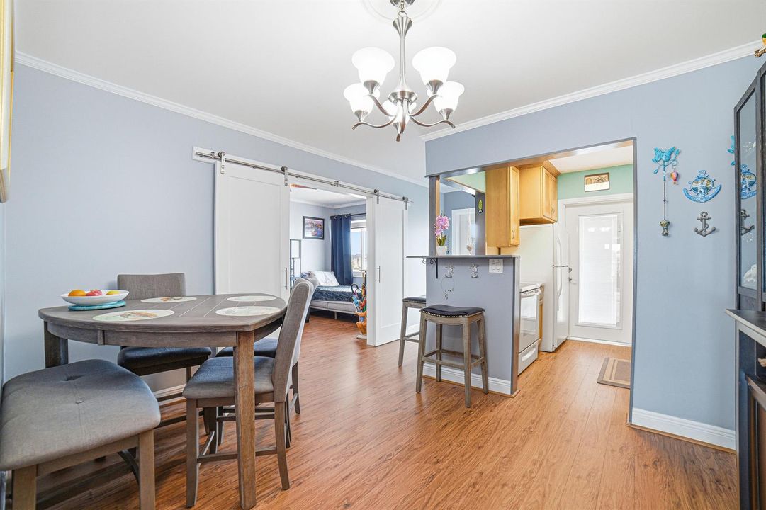 Kitchen & Dining Area