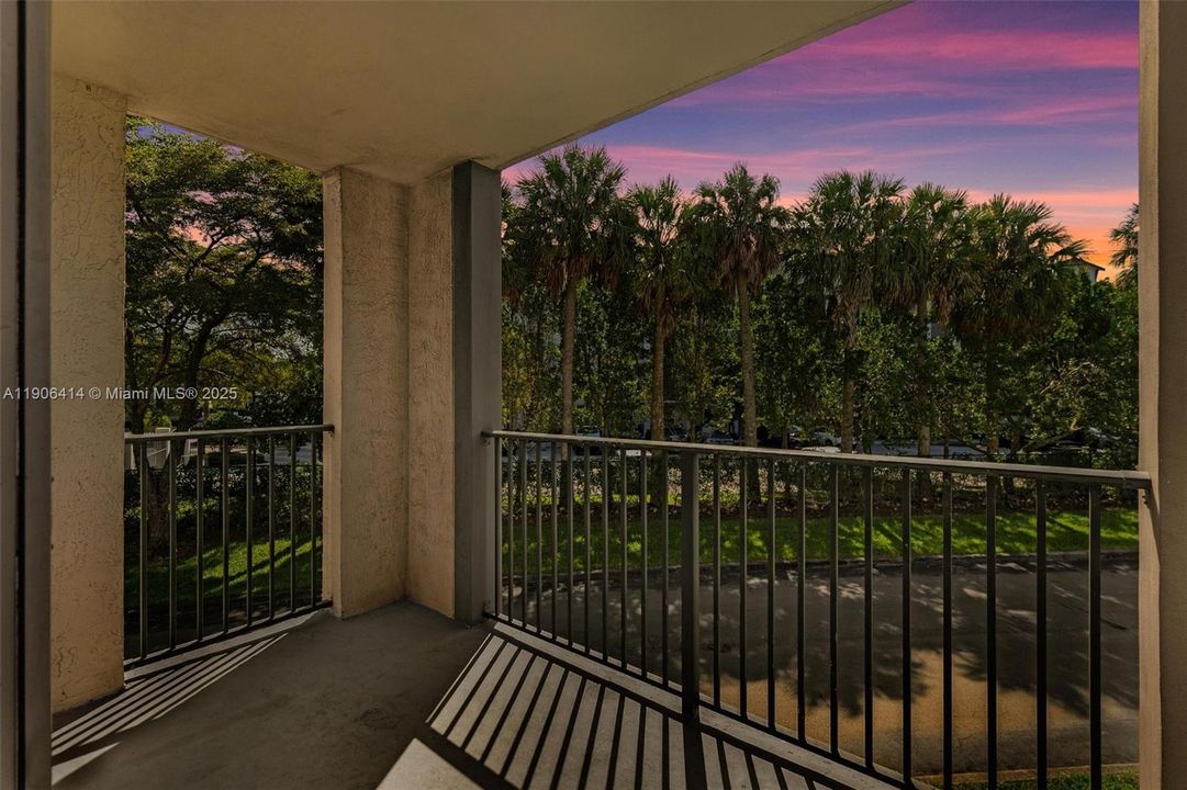 Под контрактом: $2,050 (1 спален, 1 ванн, 743 Квадратных фут)