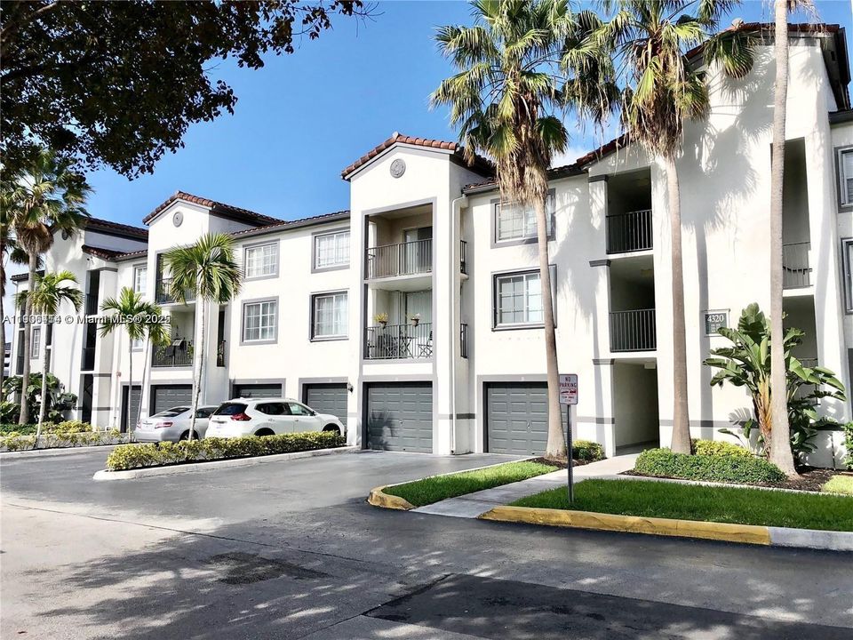 Под контрактом: $2,050 (1 спален, 1 ванн, 743 Квадратных фут)