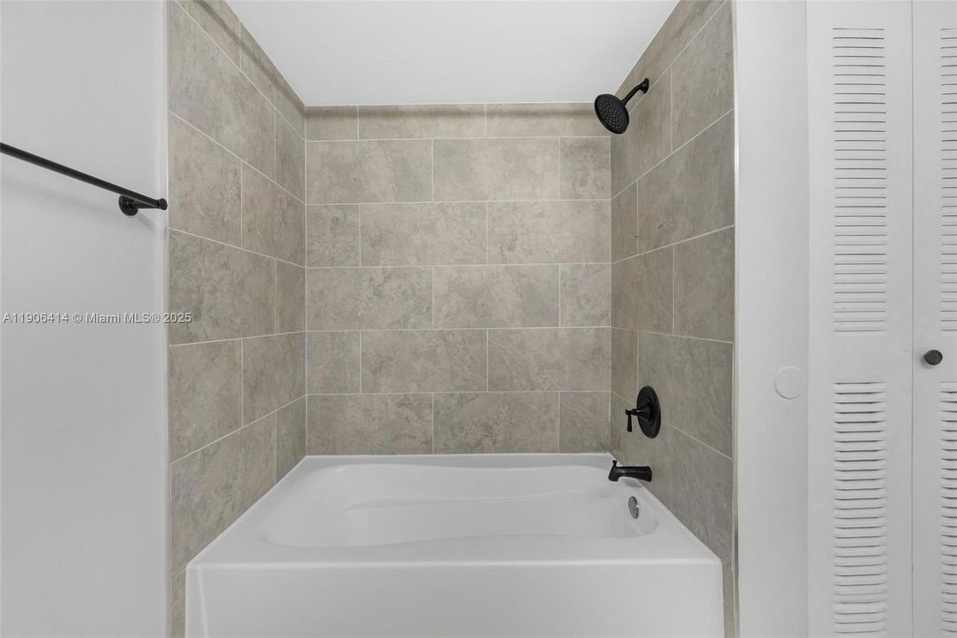 Под контрактом: $2,050 (1 спален, 1 ванн, 743 Квадратных фут)