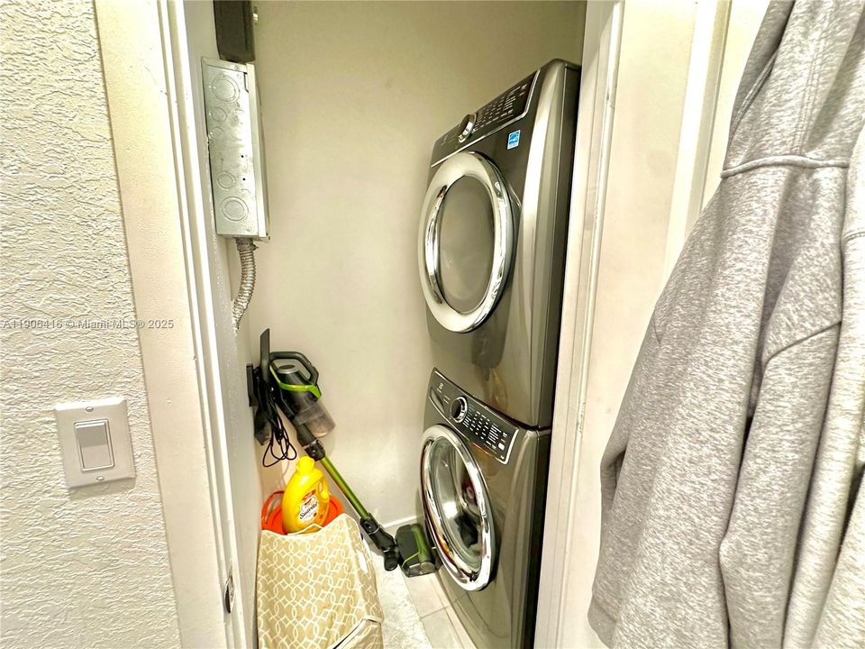 待售: $454,500 (4 贝兹, 3 浴室, 1680 平方英尺)