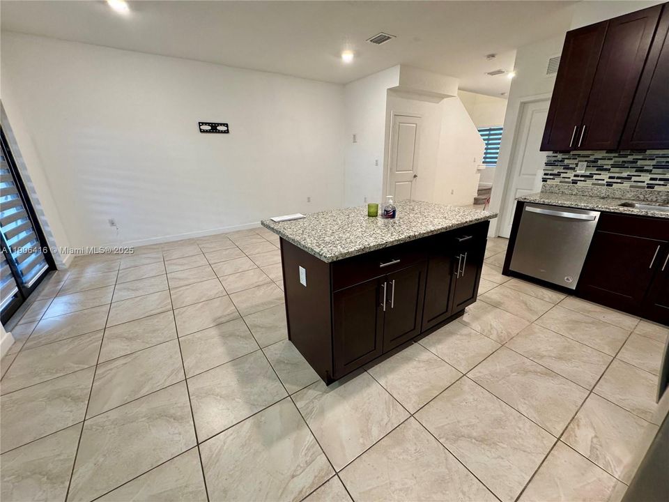 待售: $454,500 (4 贝兹, 3 浴室, 1680 平方英尺)