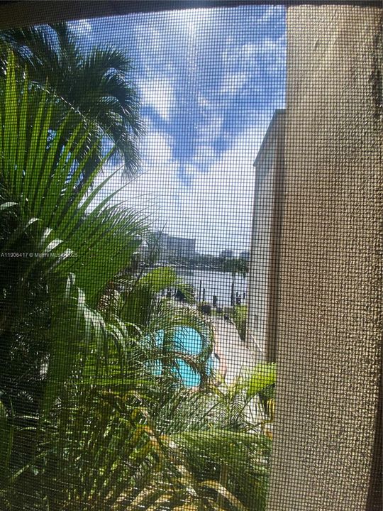 For Rent: $1,950 (1 beds, 1 baths, 590 Square Feet)