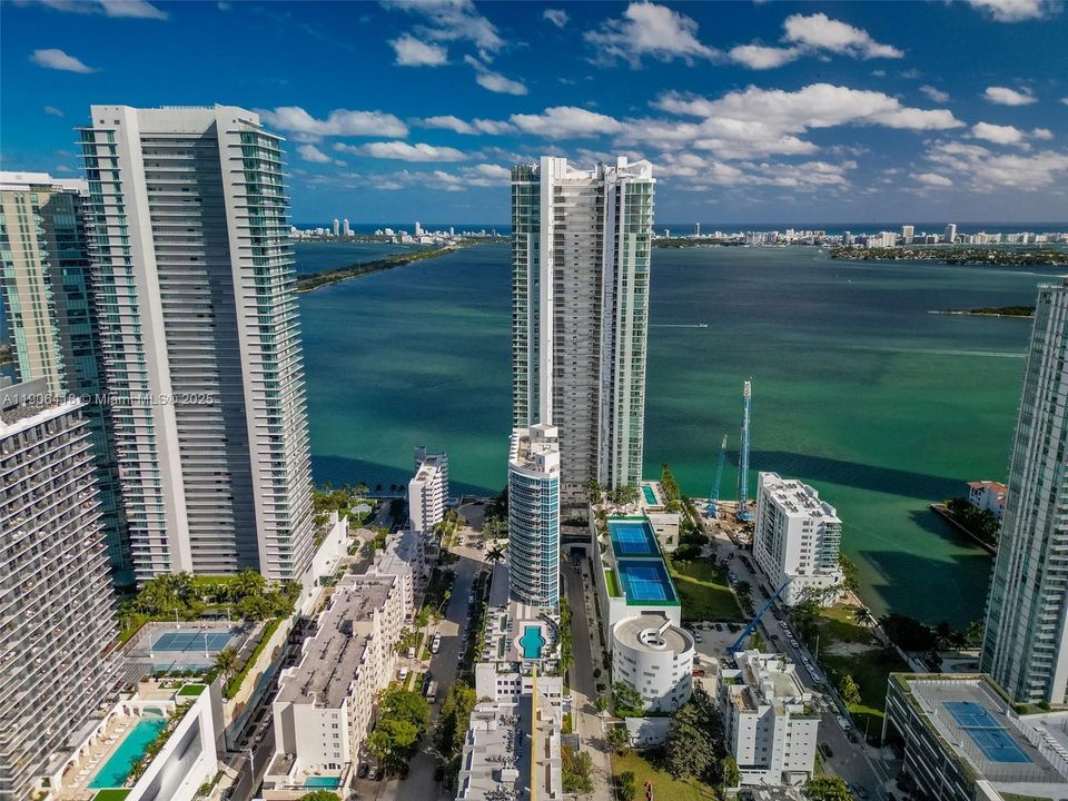 待售: $499,000 (1 贝兹, 1 浴室, 828 平方英尺)