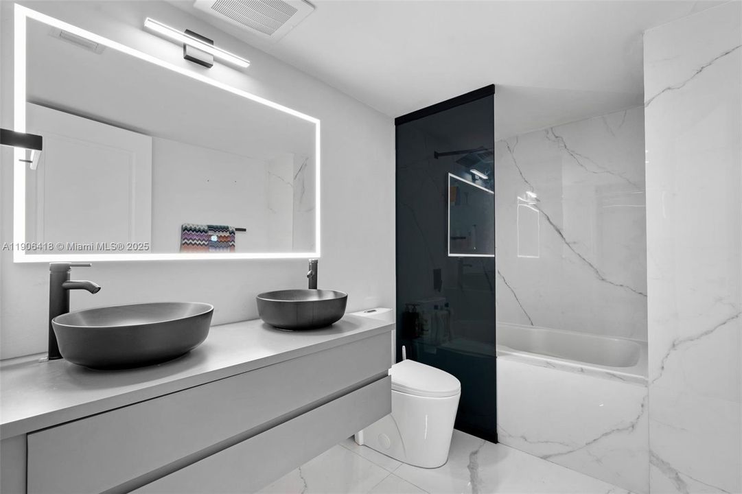 待售: $499,000 (1 贝兹, 1 浴室, 828 平方英尺)