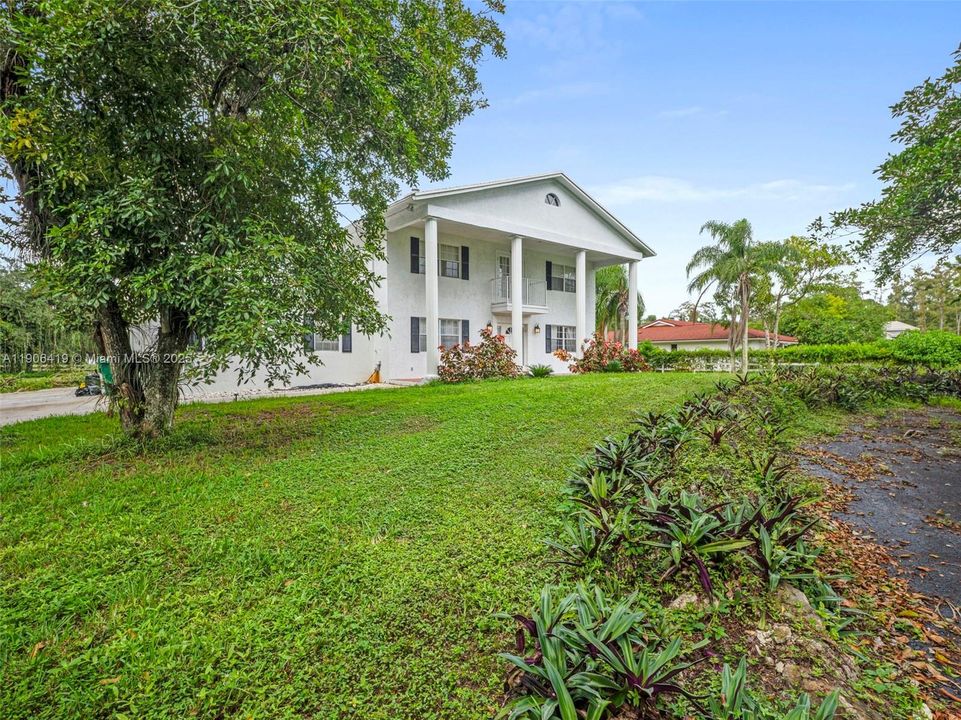 En Venta: $1,620,000 (3 camas, 3 baños, 2380 Pies cuadrados)